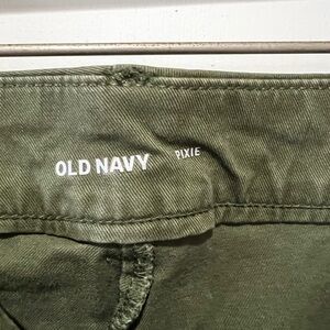 🛍️ Old Navy Olive Green Pixie Pants